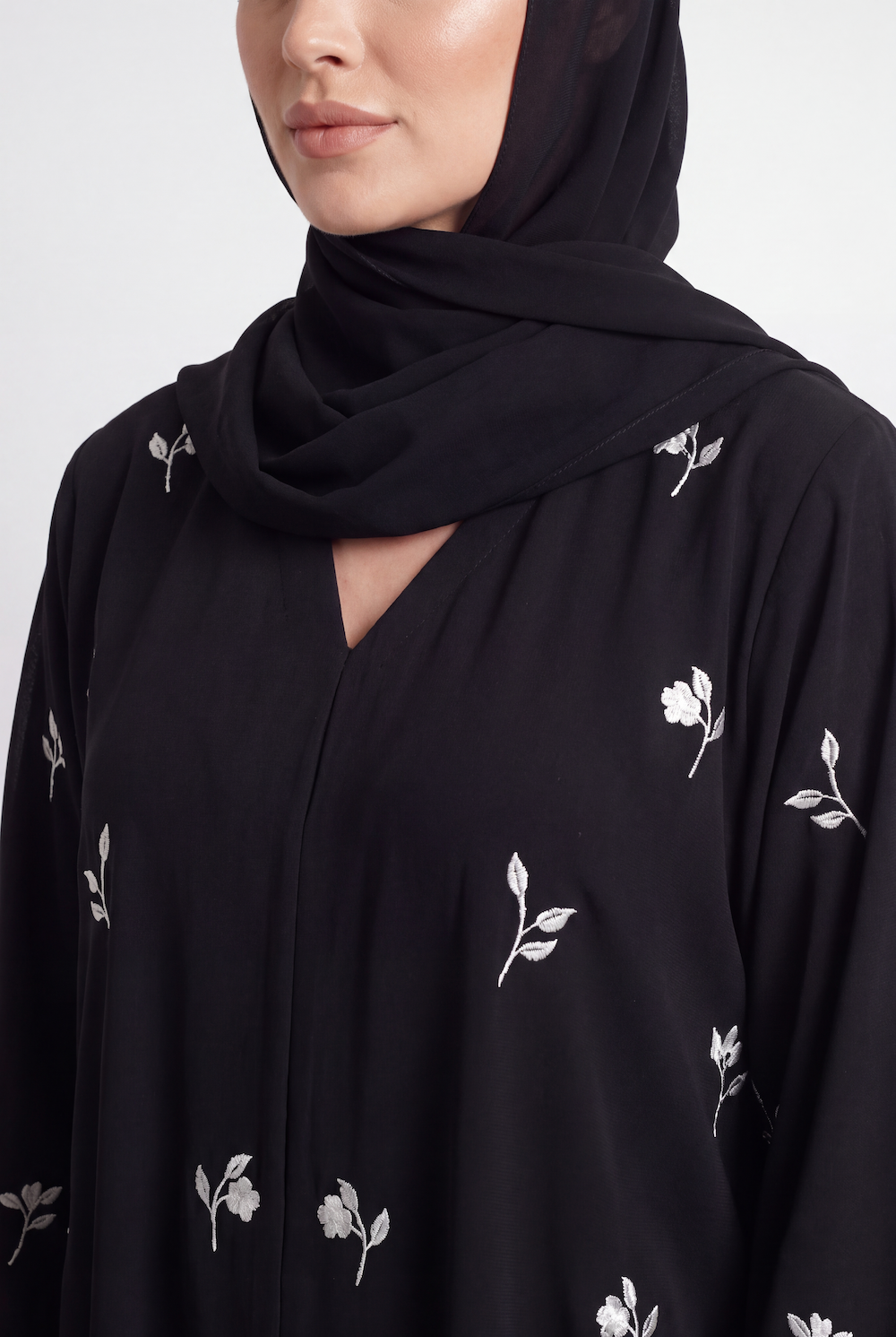 Black Floral Abaya with Pockets - Image 2