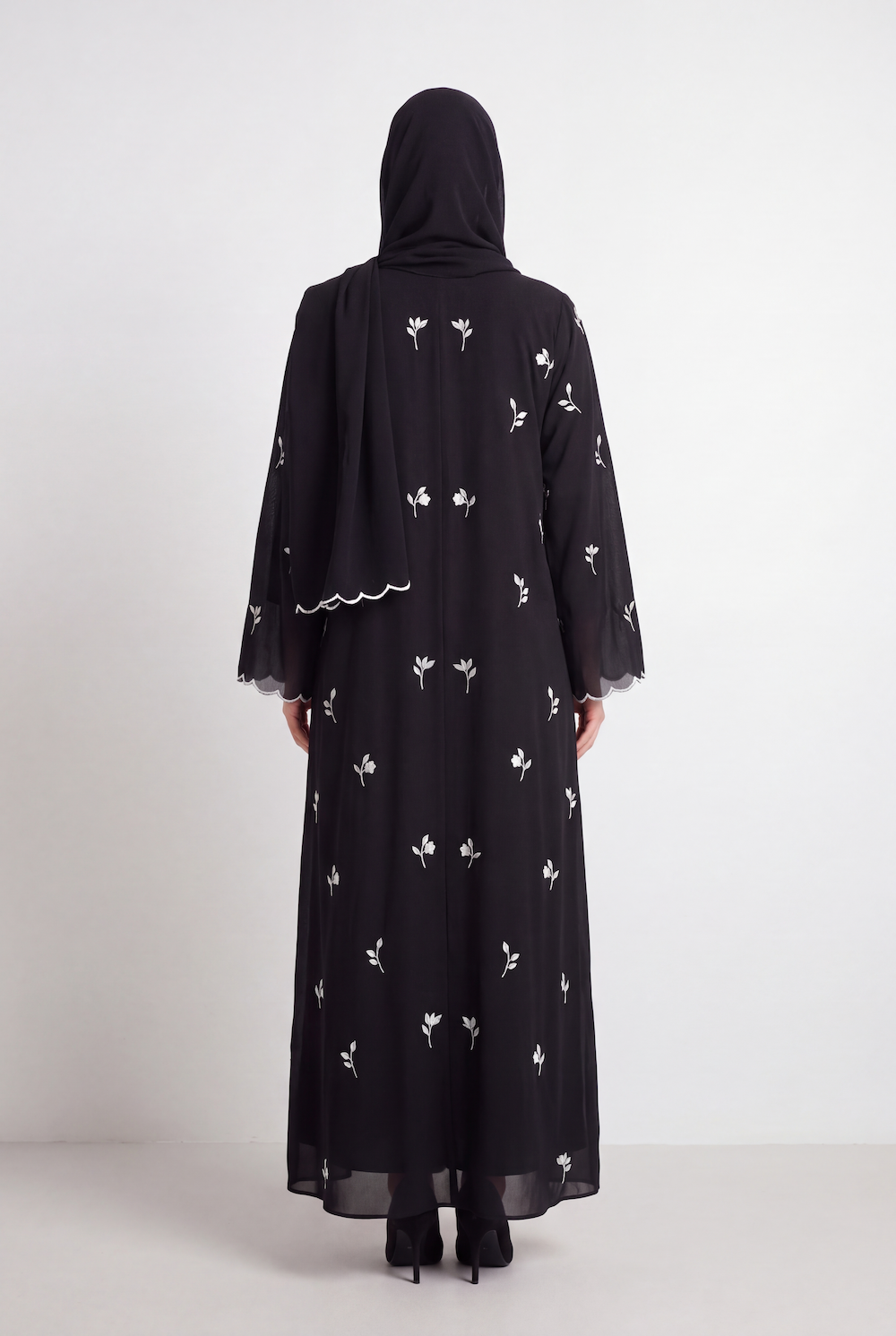 Black Floral Abaya with Pockets - Image 4